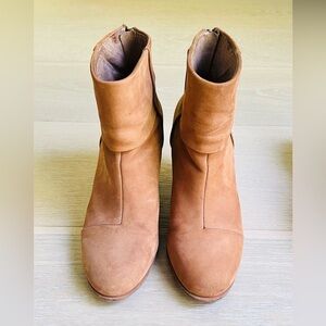 VGUC Vince Camuto Tan Suede Boots Booties Size 6.5